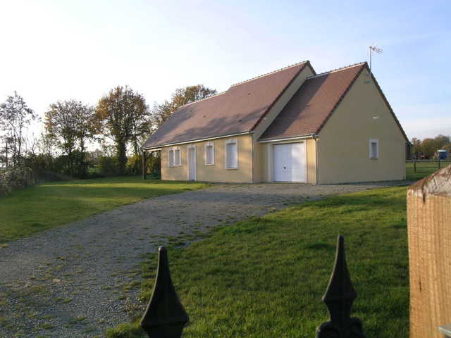 Pavillon de plain-pied, 3 chambres, garage et jardin