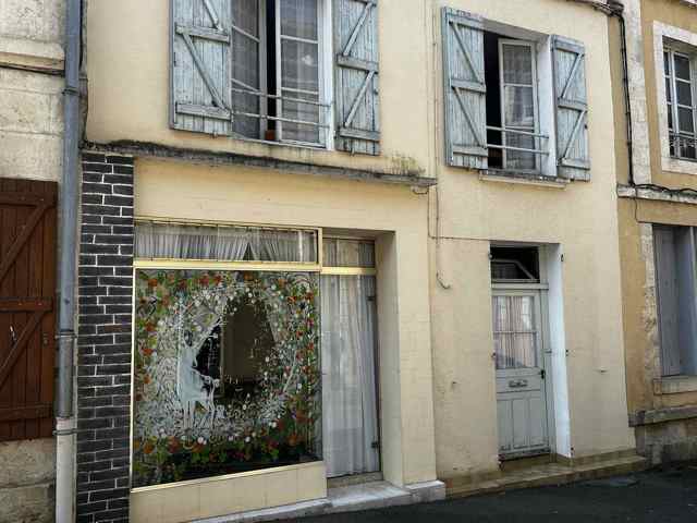 Ancienne boutique et logement dans le vieux Bellême