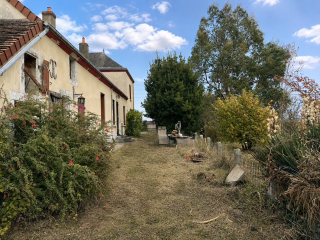 Maison à rafraichir sur grand terrain entre Saint Cosme en Vairais et Bellême