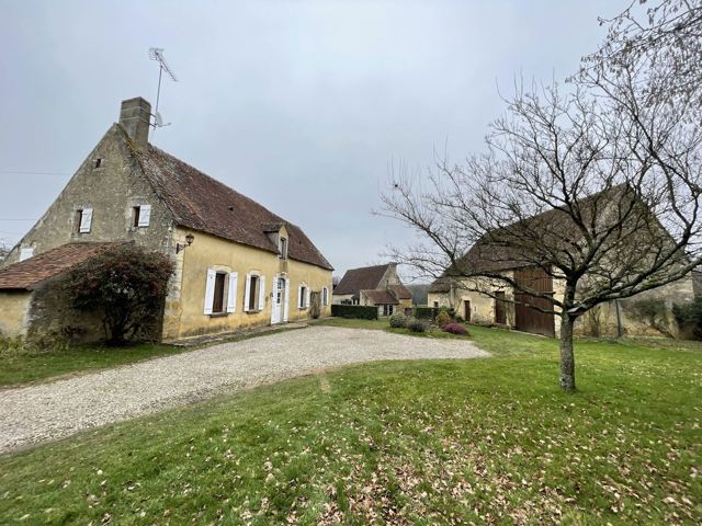 Authentique fermette avec dépendances sur 4 hectares proche de la Ferté Bernard