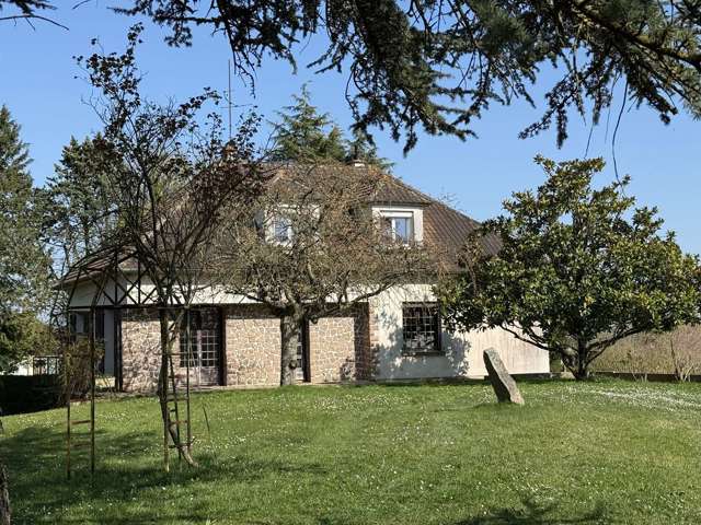 Pavillon à rafraichir en sortie de Mamers