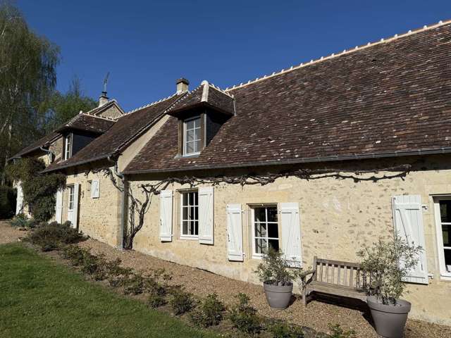 Propriété de campagne dans le Perche sur site dominant, 2 hectares et sa piscine