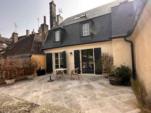 MAISON BOURGEOISE AVEC LOCAL COMMERCIAL CENTRE-VILLE BELLEME