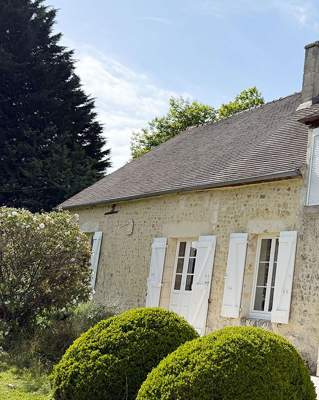 Longère rénovée avec dépendance, à 2h de Paris, près de Mortagne-au-Perche, dans le Perche.