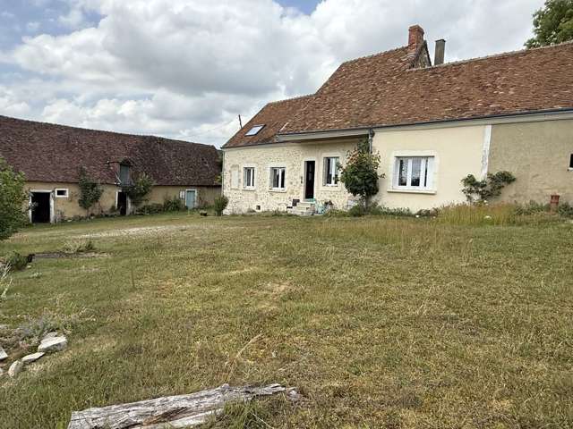 Ancienne longère avec grandes dépendances sur 4000m2 à 15km de Bellême