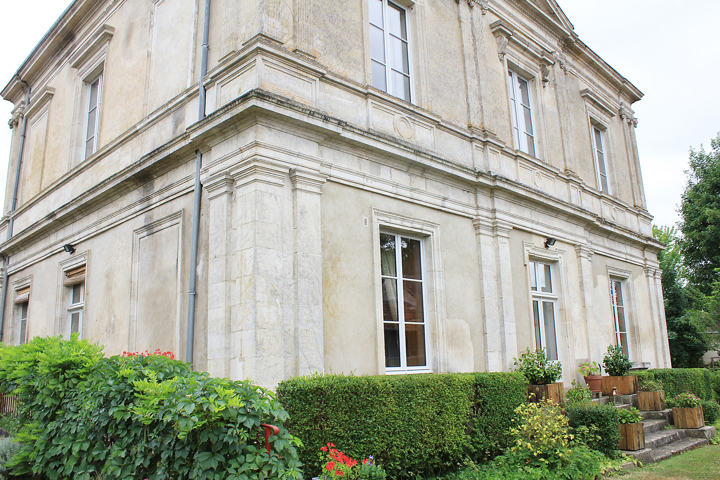 Maison de maître centre-ville tous commerces aux confins du Perche