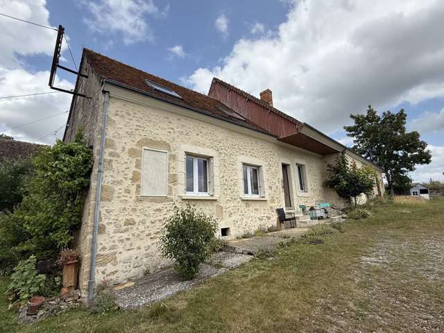 Ancienne longère avec grandes dépendances sur 4000m2 à 15km de Bellême