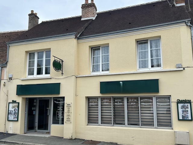 LOCAUX COMMERCIAUX CENTRE-VILLE BELLEME