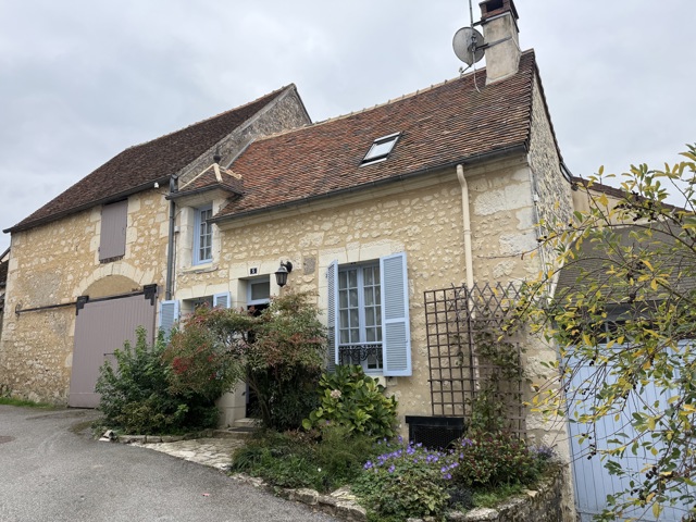 Maison traditionnelle au coeur du village de Mauves sur Huisne