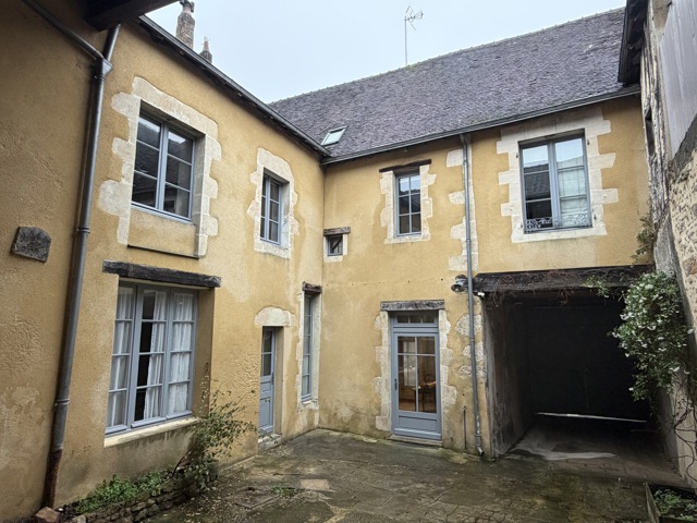 Boutique et appartement en centre-ville Mamers