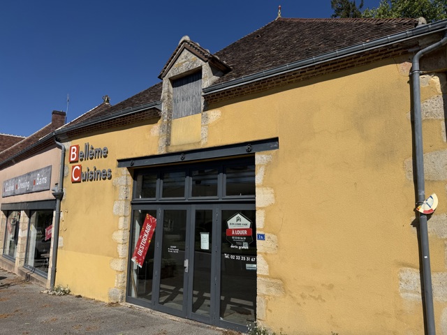 Locaux Commerciaux 260m2 à Louer à Bellême