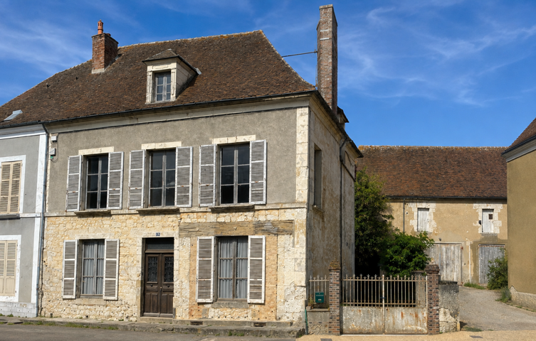 MAUVES-SUR-HUISNE, dans le triangle Bellême, Mortagne au Perche et Rémalard – BEAU PROJET DE RENOVATION AU CŒUR DU PERCHE