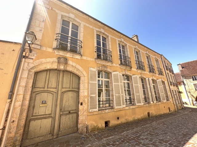 EXCLUSIVITÉ – Ancien Hôtel Particulier au cœur historique de Bellême